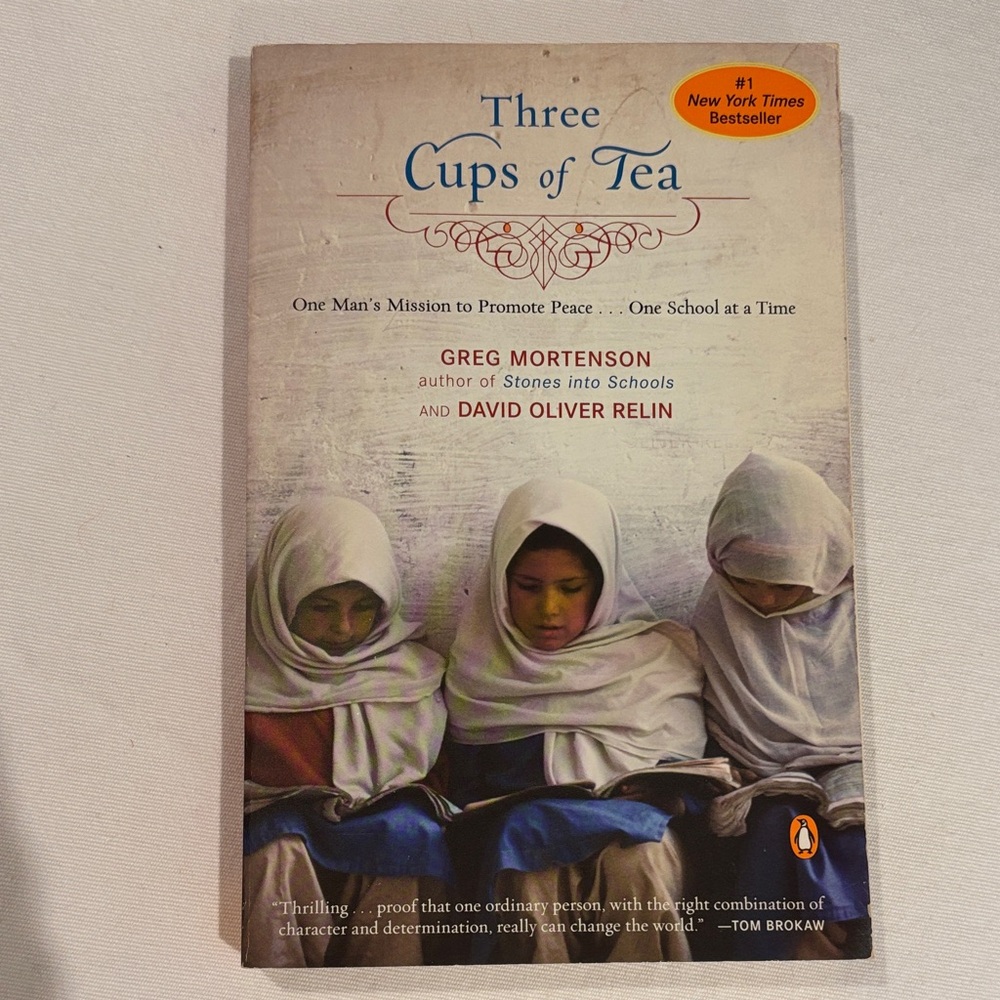 Three Cups of Tea by Greg Mortenson & David Oliver Relin - Paperback